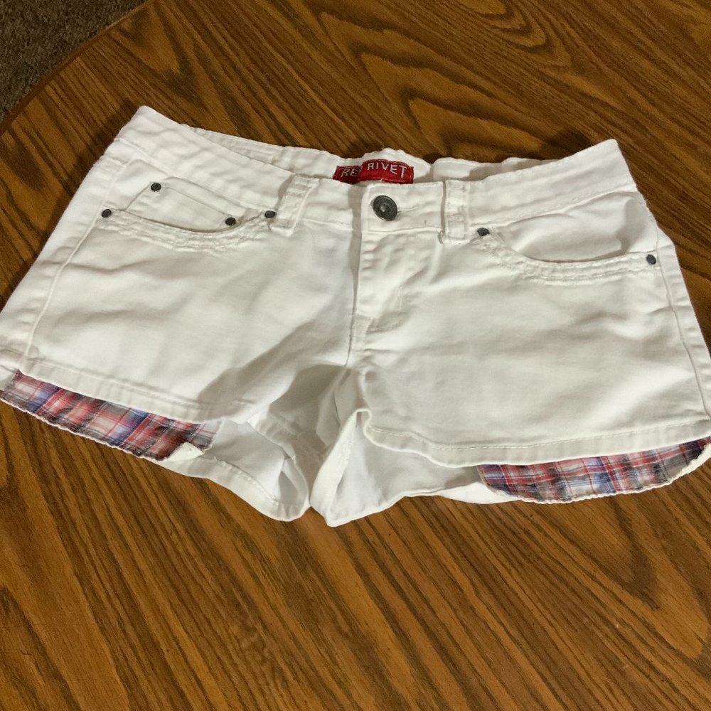 Red Rivet | Size 11 | White Shorts